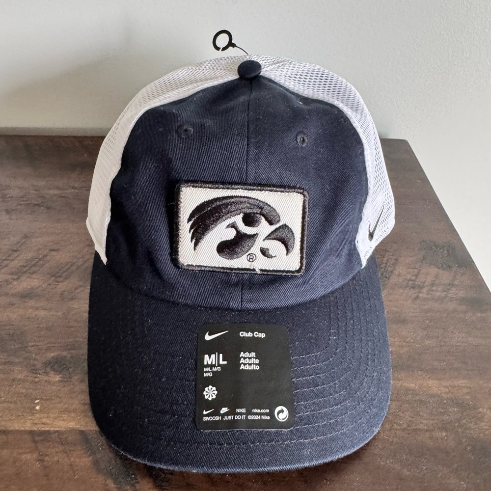 NWT Iowa Hawkeyes Club Flexfit Hat. Size M/L.